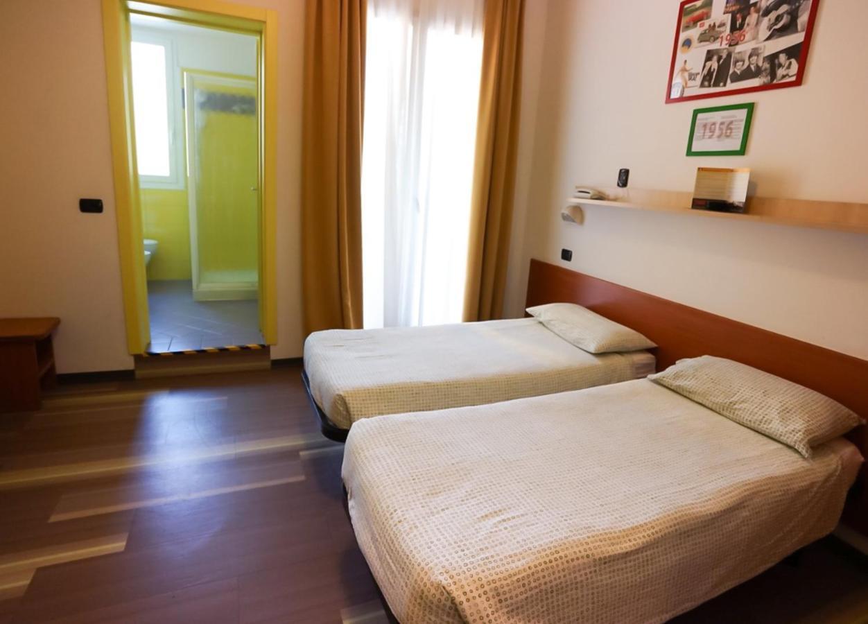 Hotel Morfeo - Young People Hotels (Adults Only) Rimini Luaran gambar
