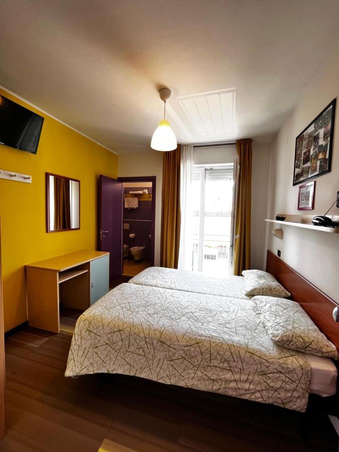 Hotel Morfeo - Young People Hotels (Adults Only) Rimini Luaran gambar